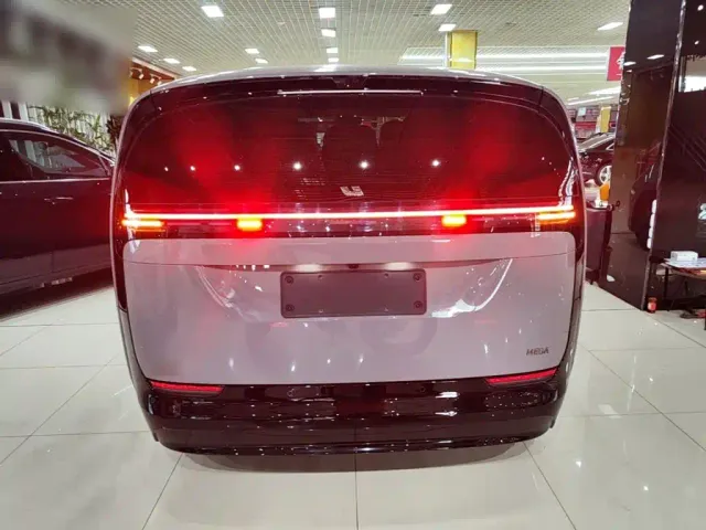 Li Auto MEGA — Фото автомобиля 5