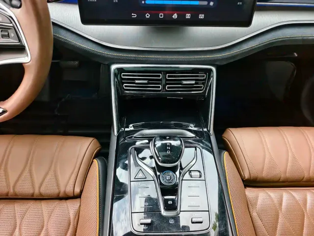 BYD Tang — Фото автомобиля 11