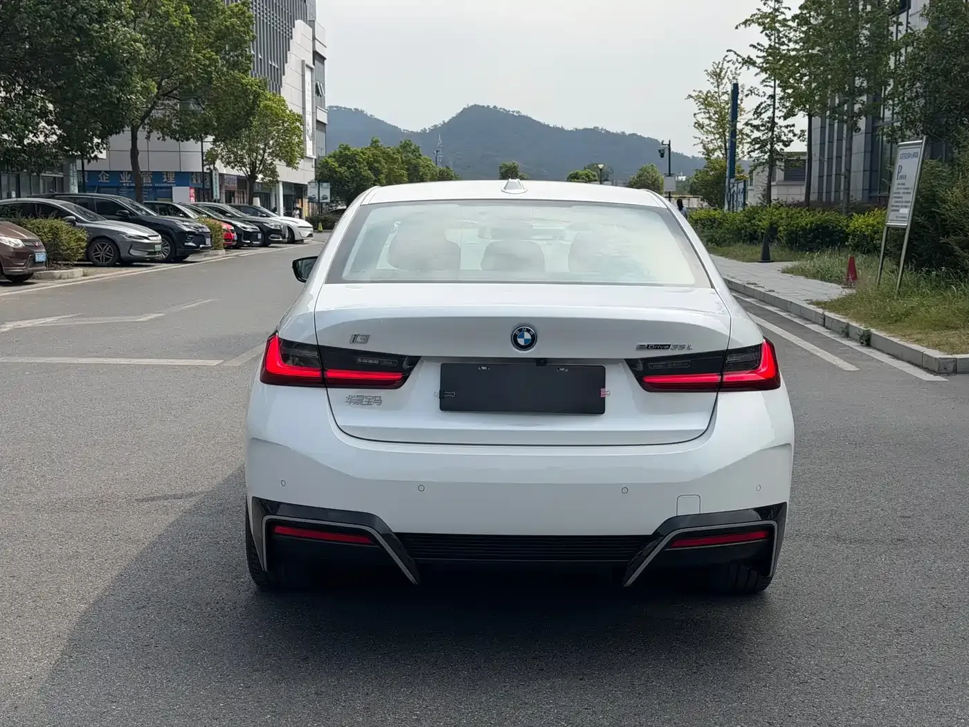 BMW BMW i3 2025 eDrive 35 L — Фото автомобиля 7