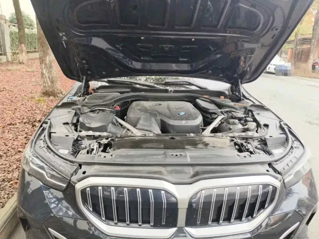 BMW 5 Series — Фото автомобиля 3