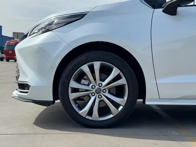 Toyota Sienna — Фото автомобиля 7