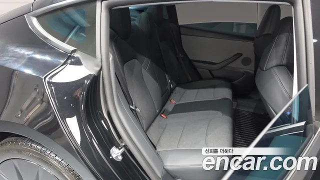 Tesla Model 3 — Фото автомобиля 12
