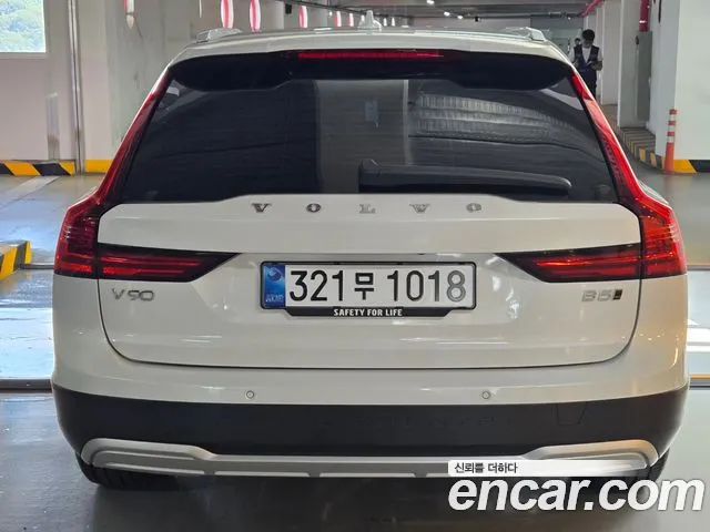 Volvo V90 — Фото автомобиля 4