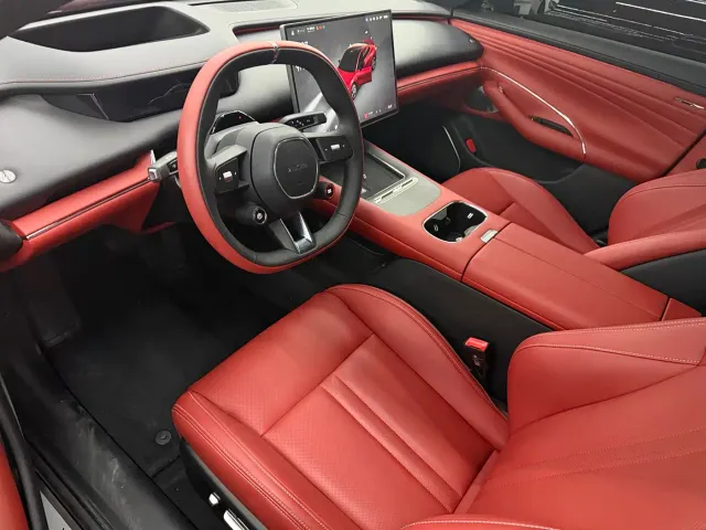Xiaomi SU7 — Фото автомобиля 2