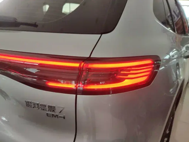 Geely Galaxy Starship 7 EM-i — Фото автомобиля 7
