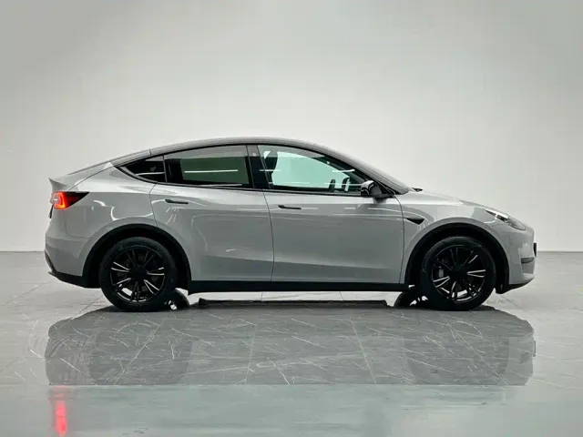 Tesla Model Y — Фото автомобиля 7