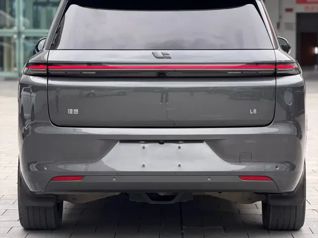 Li Auto L8 — Фото автомобиля 18