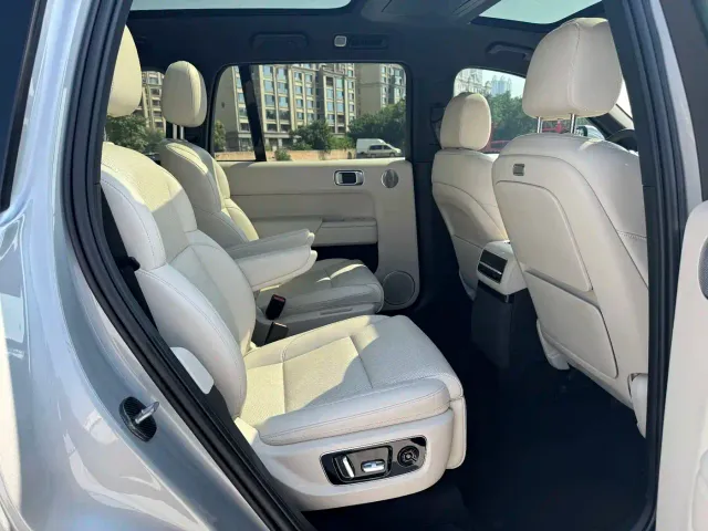 Li Auto L9 — Фото автомобиля 15