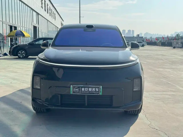 Li Auto L8 — Фото автомобиля 2