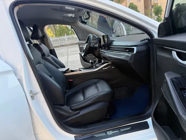Geely Emgrand — Фото автомобиля 11