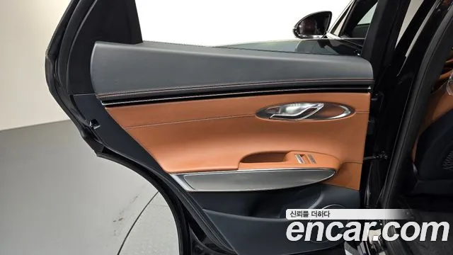 Genesis GV70 — Фото автомобиля 14