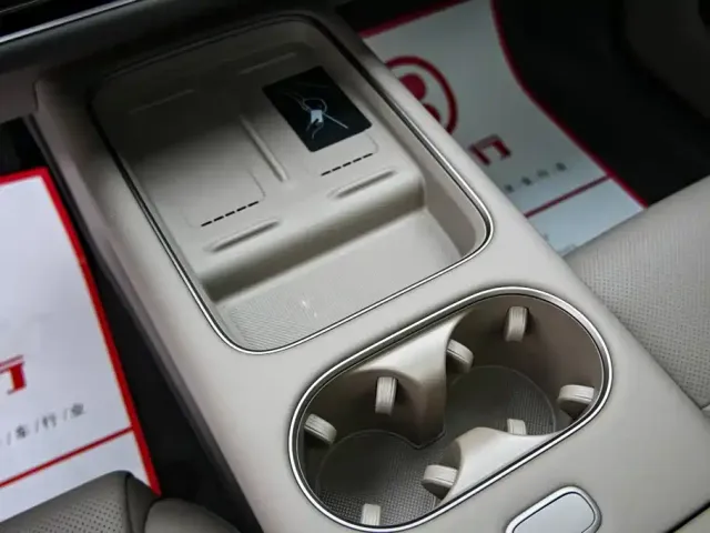 Li Auto Li Auto i6 2025 2WD Base Model — Фото автомобиля 18