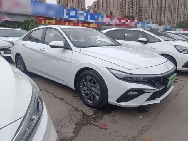 Hyundai Elantra — Фото автомобиля 3