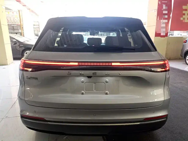 Geely Galaxy Starship 7 EM-i — Фото автомобиля 5