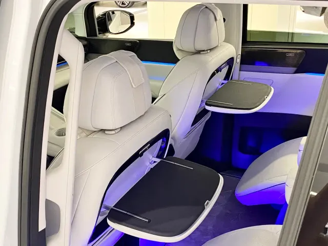 Xpeng X9 — Фото автомобиля 23