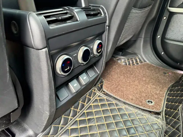 Land Rover Defender — Фото автомобиля 27
