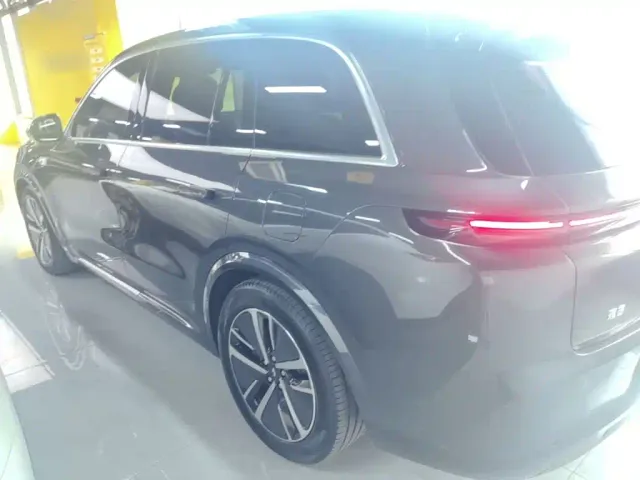 Li Auto L8 — Фото автомобиля 4