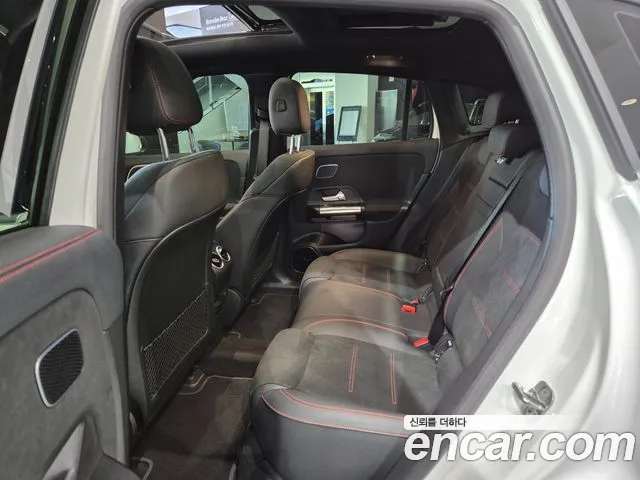 Mercedes-Benz EQA — Фото автомобиля 11