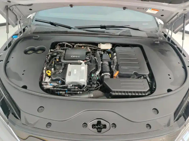 BYD Han 2025 DM-i Smart Drive Edition 125KM Premium — Фото автомобиля 10