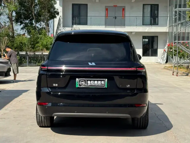 Li Auto L9 — Фото автомобиля 20