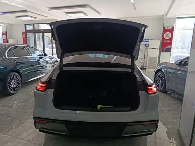 Geely Galaxy E8 — Фото автомобиля 18