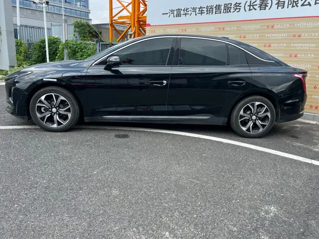 Hongqi E-QM5 — Фото автомобиля 3
