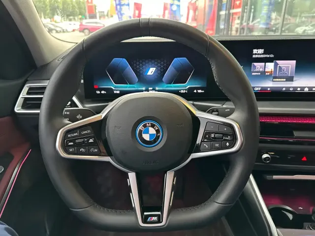 BMW i3 — Фото автомобиля 11