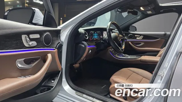 Mercedes-Benz E-Class — Фото автомобиля 8