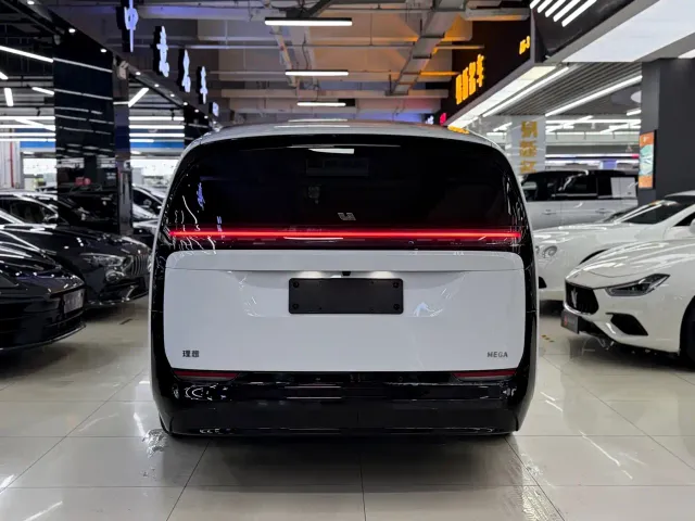 Li Auto MEGA — Фото автомобиля 5