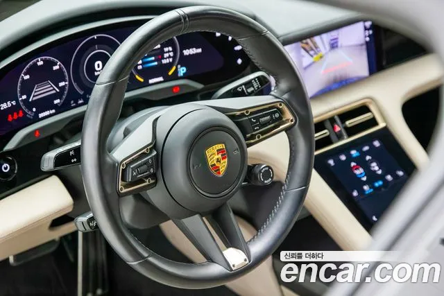 Porsche Taycan — Фото автомобиля 12