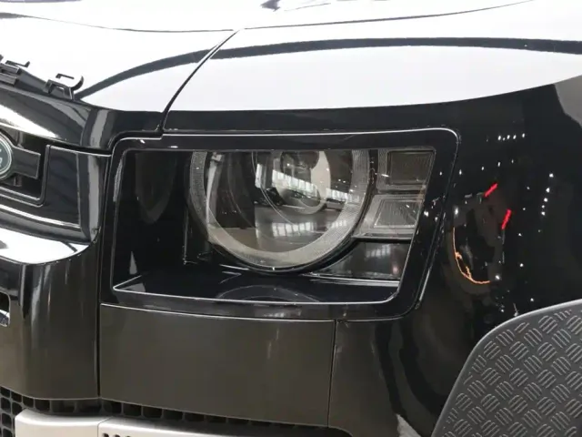 Land Rover Defender — Фото автомобиля 10