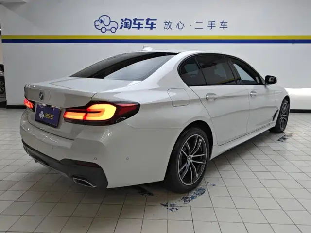 BMW 5 Series — Фото автомобиля 3
