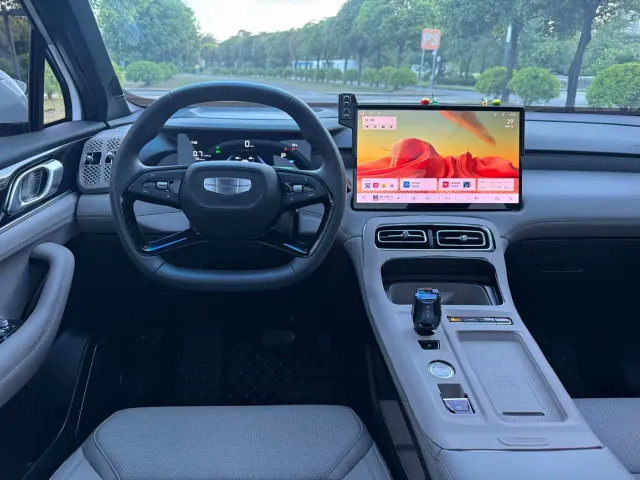 Geely Boyue L — Фото автомобиля 13