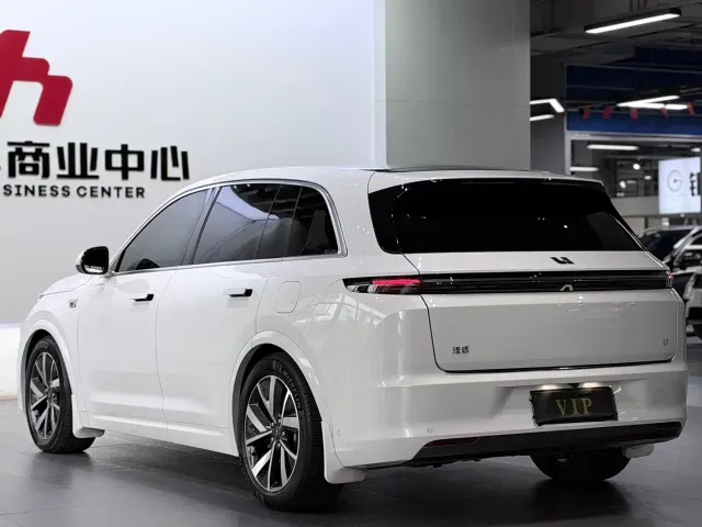 Li Auto L7 — Фото автомобиля 6