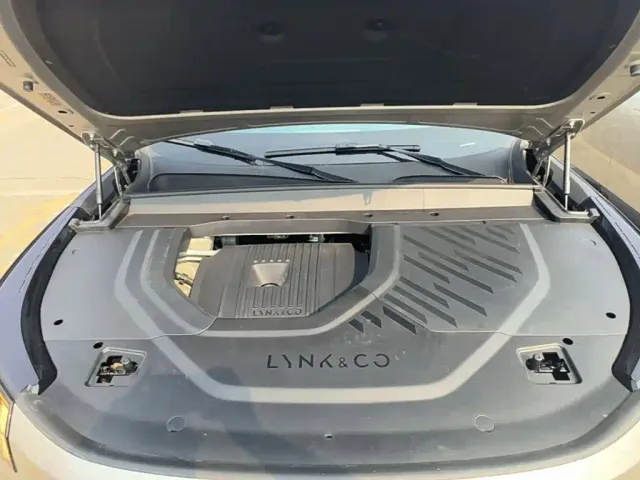 Lynk & Co 900 — Фото автомобиля 18