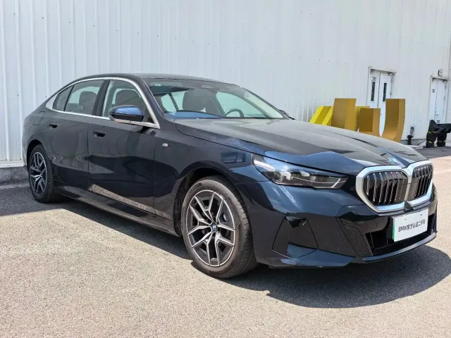 BMW i5 — Фото автомобиля 3