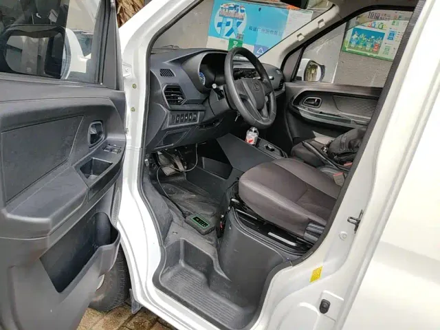 Changan Ruixing EM60 — Фото автомобиля 15