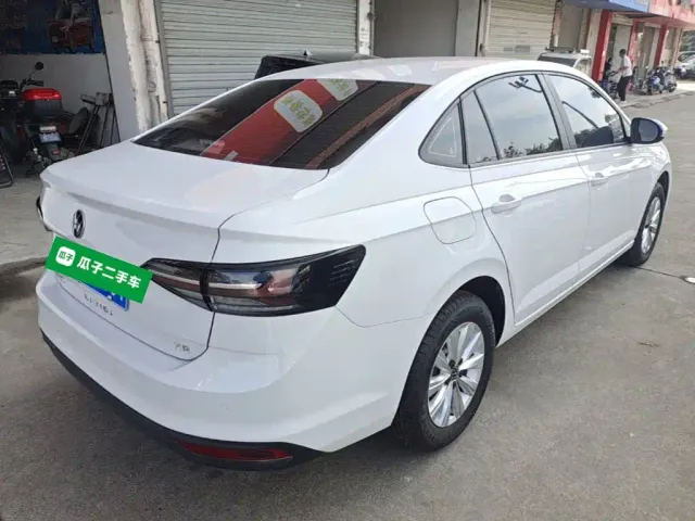 Volkswagen Lavida — Фото автомобиля 6
