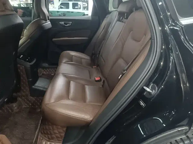 Volvo XC60 — Фото автомобиля 16