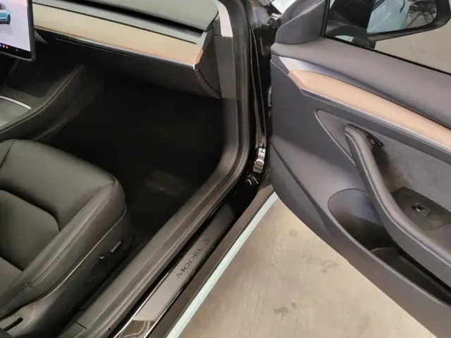 Tesla Model 3 — Фото автомобиля 8