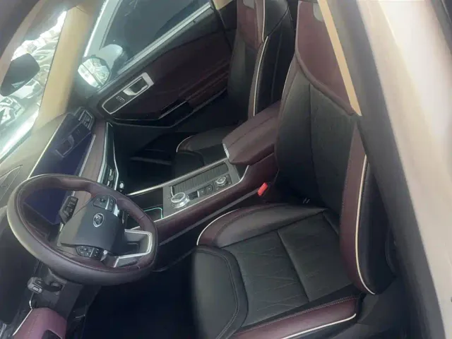 Ford Explorer — Фото автомобиля 8