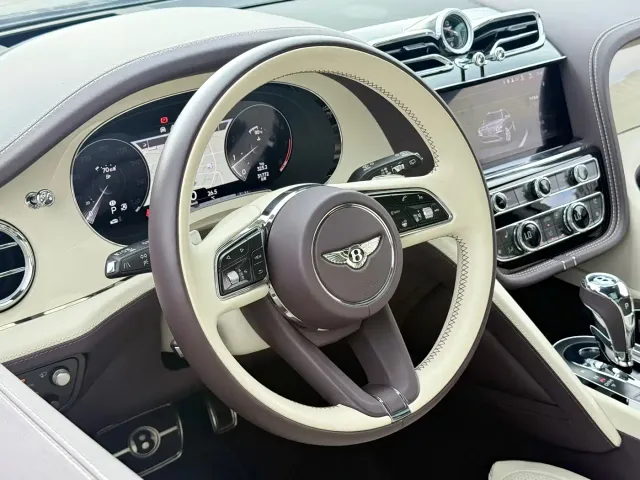 Bentley Bentayga — Фото автомобиля 14