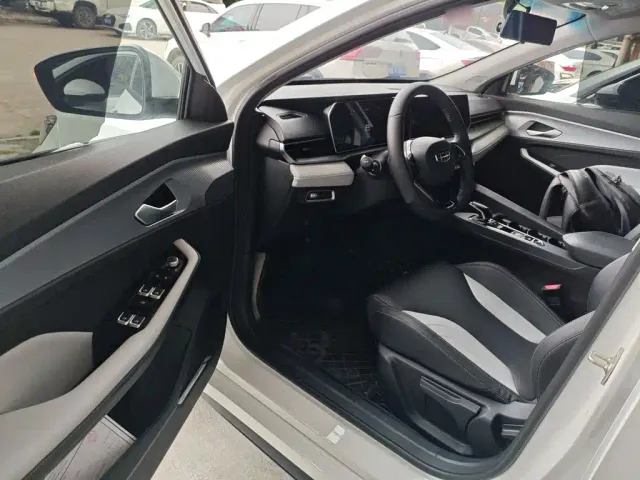 Geely Binrui — Фото автомобиля 11