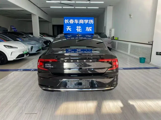 Volvo Volvo S90 2022 B5 Momentum Luxury Edition — Фото автомобиля 8