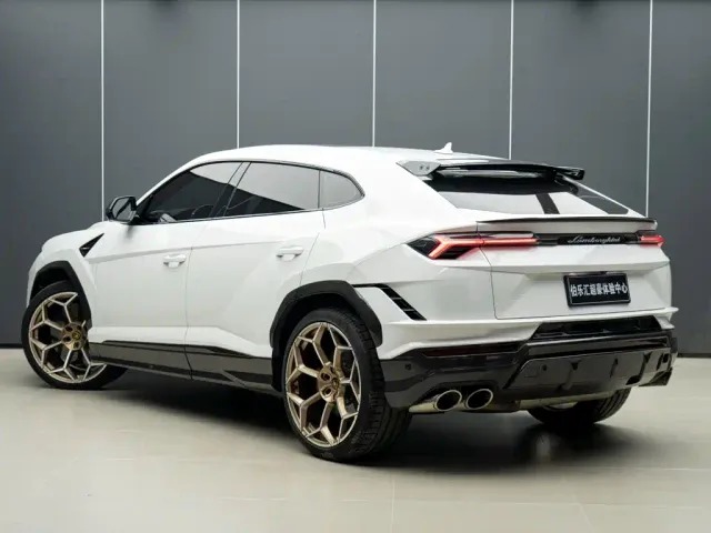 Lamborghini Urus — Фото автомобиля 5