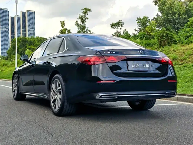 Mercedes-Benz E-Class — Фото автомобиля 5