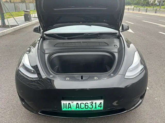 Tesla Model Y — Фото автомобиля 15