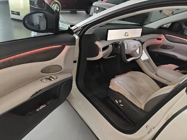 IM Motors LS6 — Фото автомобиля 15