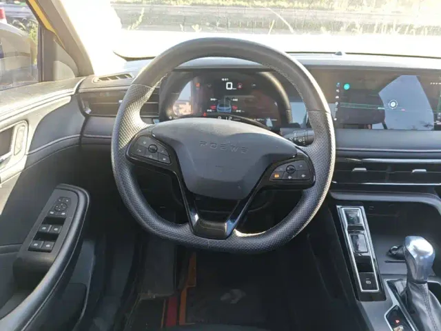 Roewe i5 — Фото автомобиля 10