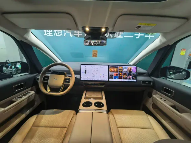 Li Auto MEGA — Фото автомобиля 14